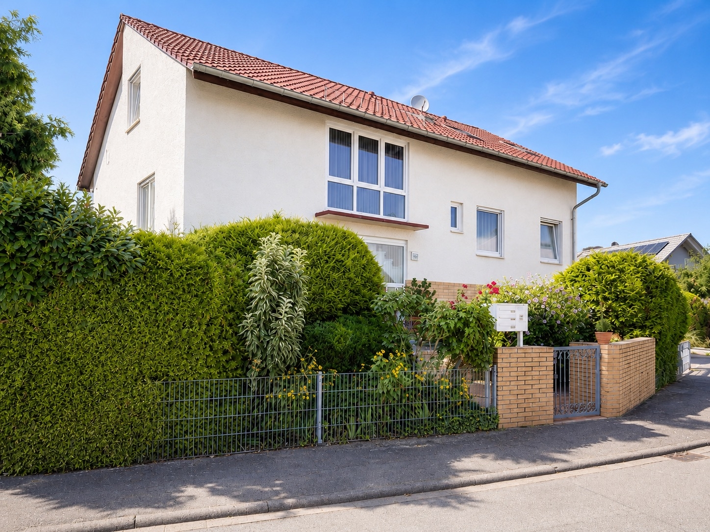 Zweifamilienhaus mit viel Platz, Garten und vielseitigen Nutzungsmöglichkeiten in Pfungstadt-Hahn