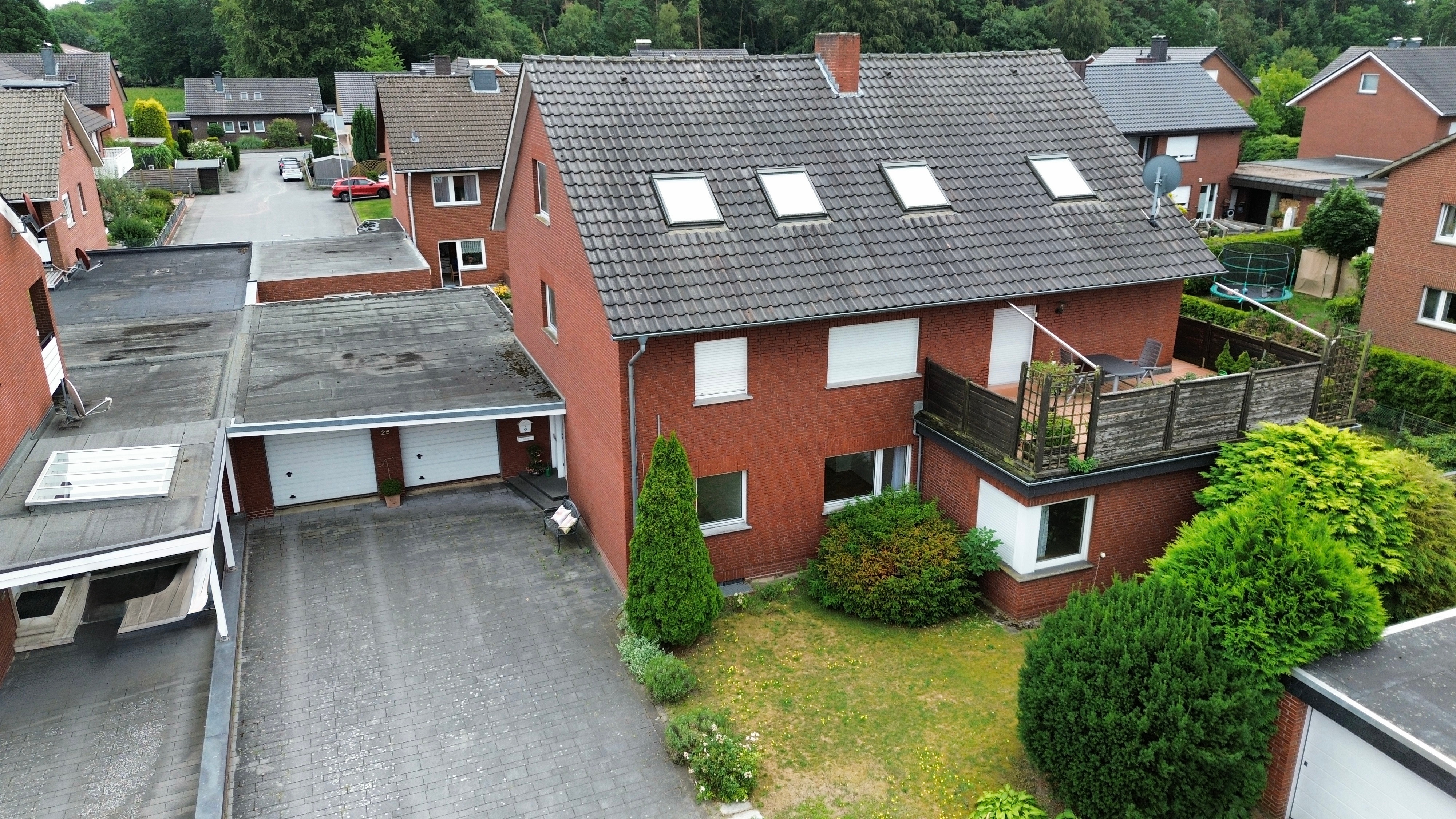 Gebäude Frontansicht Gebäude Frontansicht