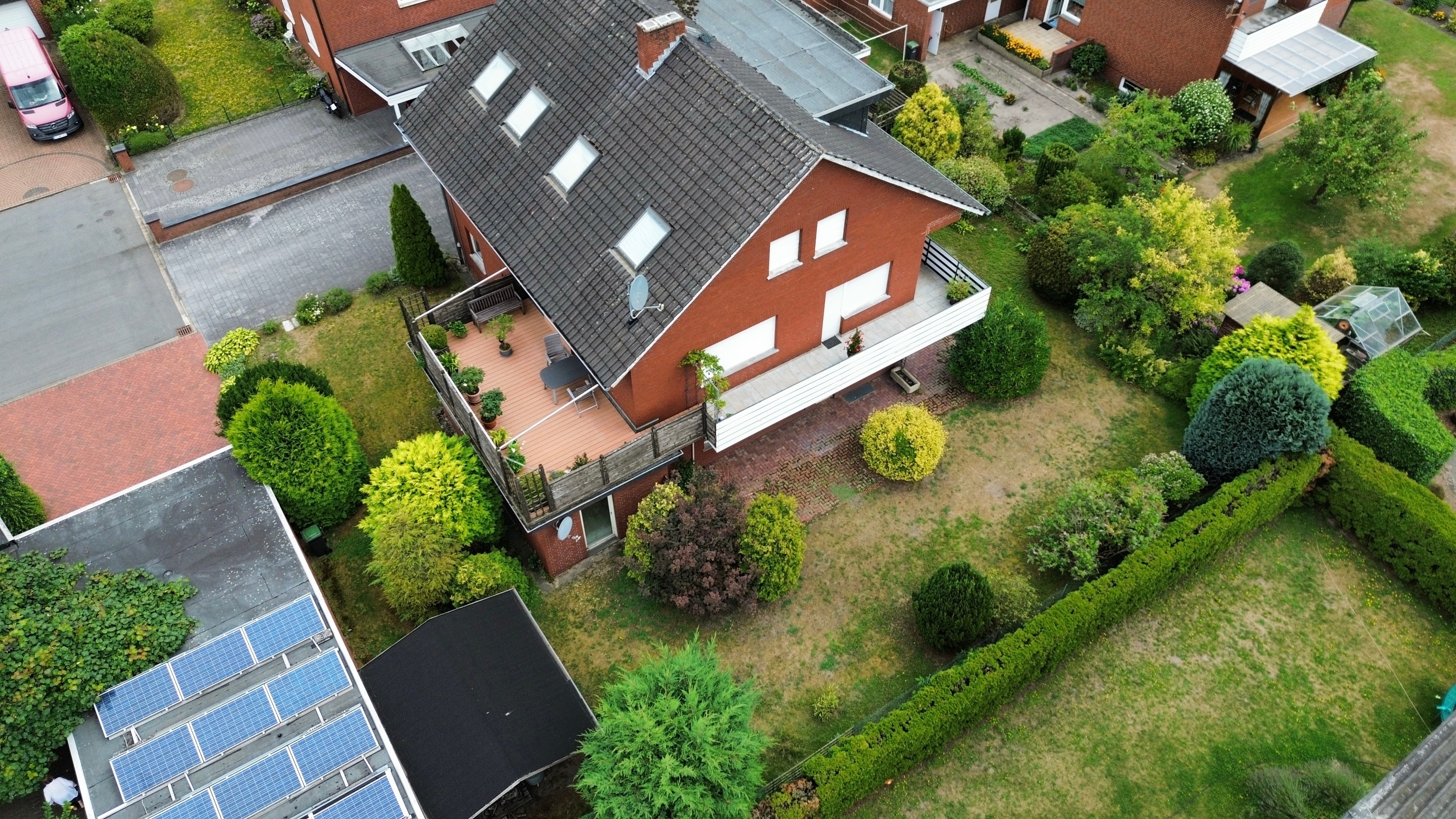 Luftansicht Rückseite mit Garten Luftansicht Rückseite mit Garten