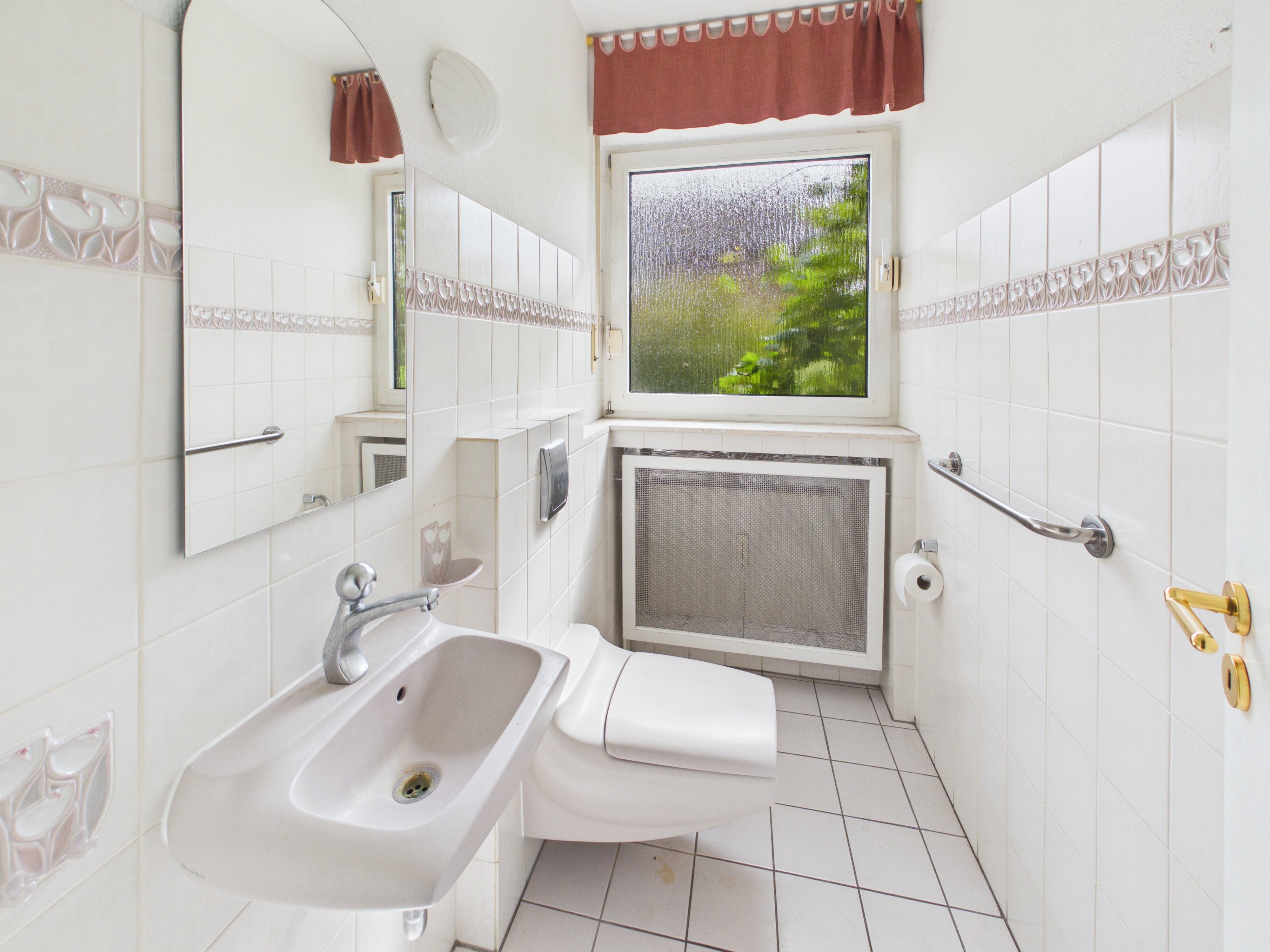 Gäste WC mit großem Fenster Gäste WC mit großem Fenster