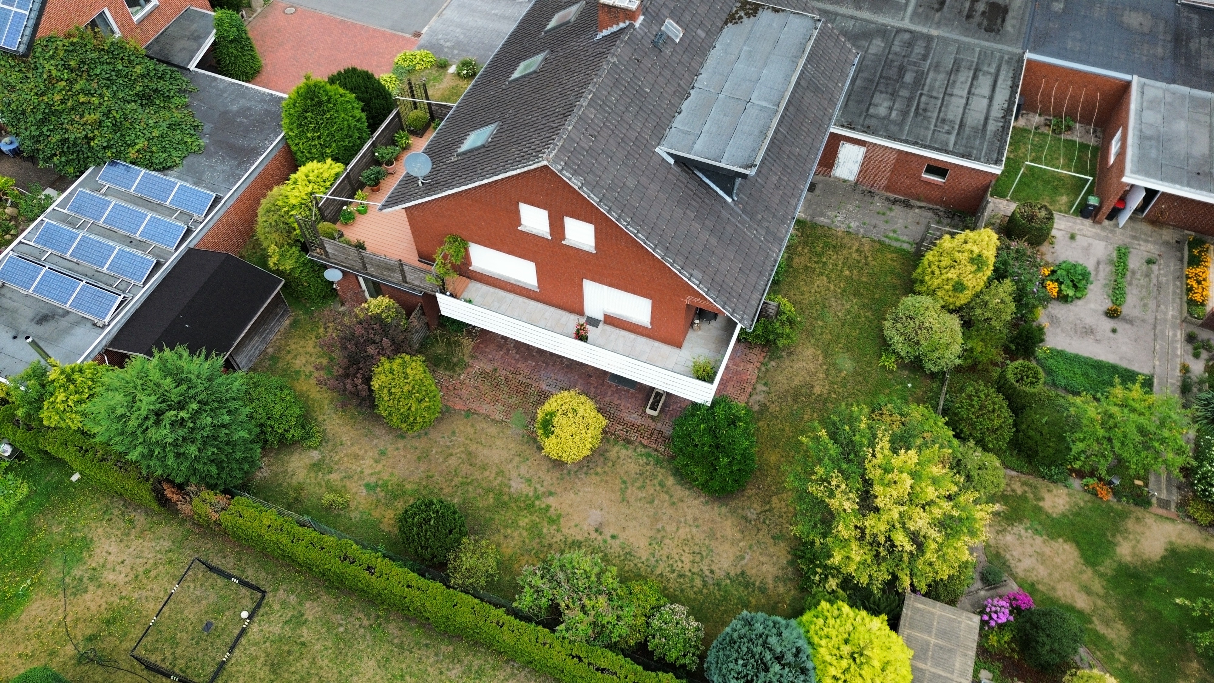 Luftansicht Rückseite mit Garten Luftansicht Rückseite mit Garten