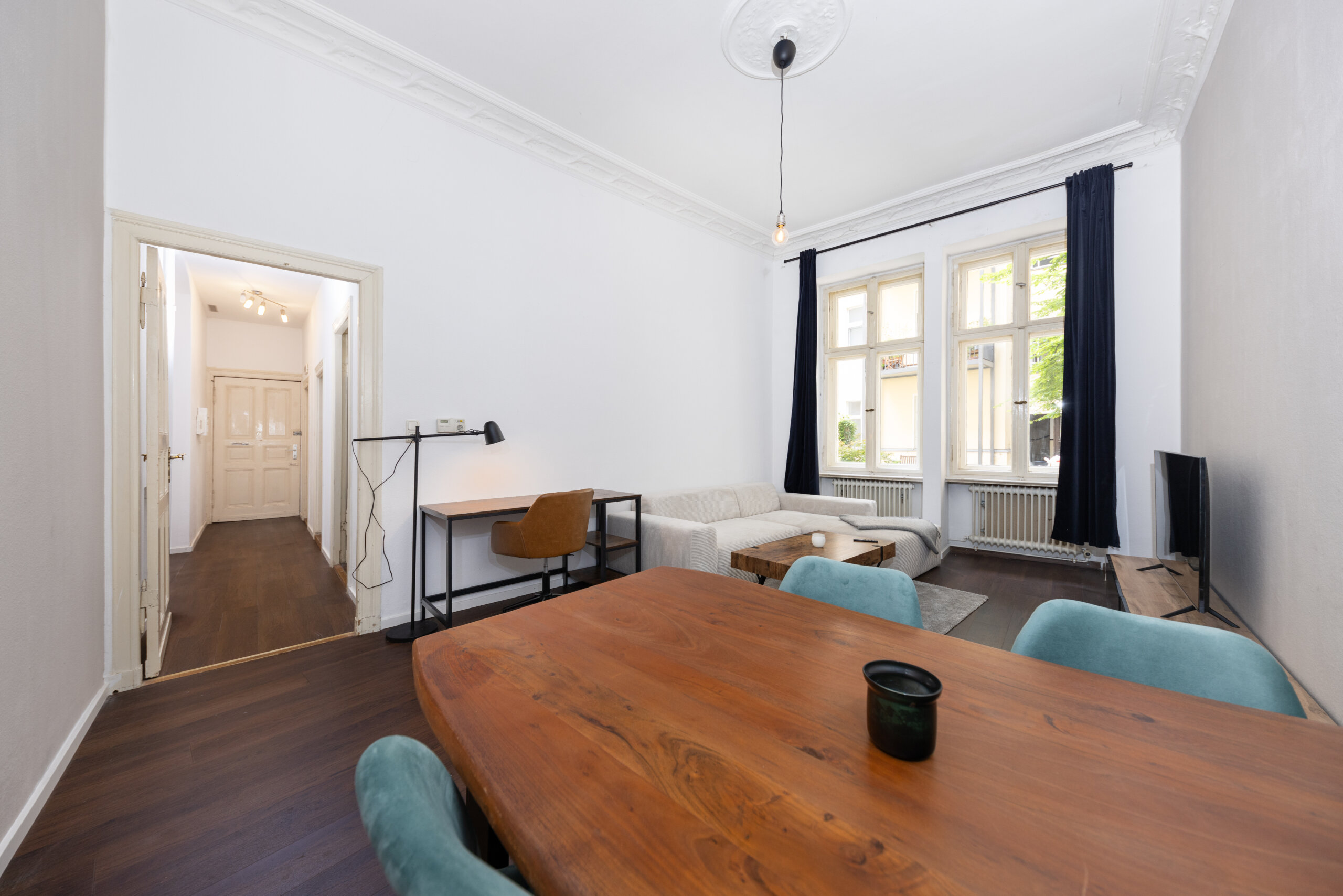 VERMIETETE 2-ZIMMER ALTBAUWOHNUNG IM BAYERISCHEN VIERTEL