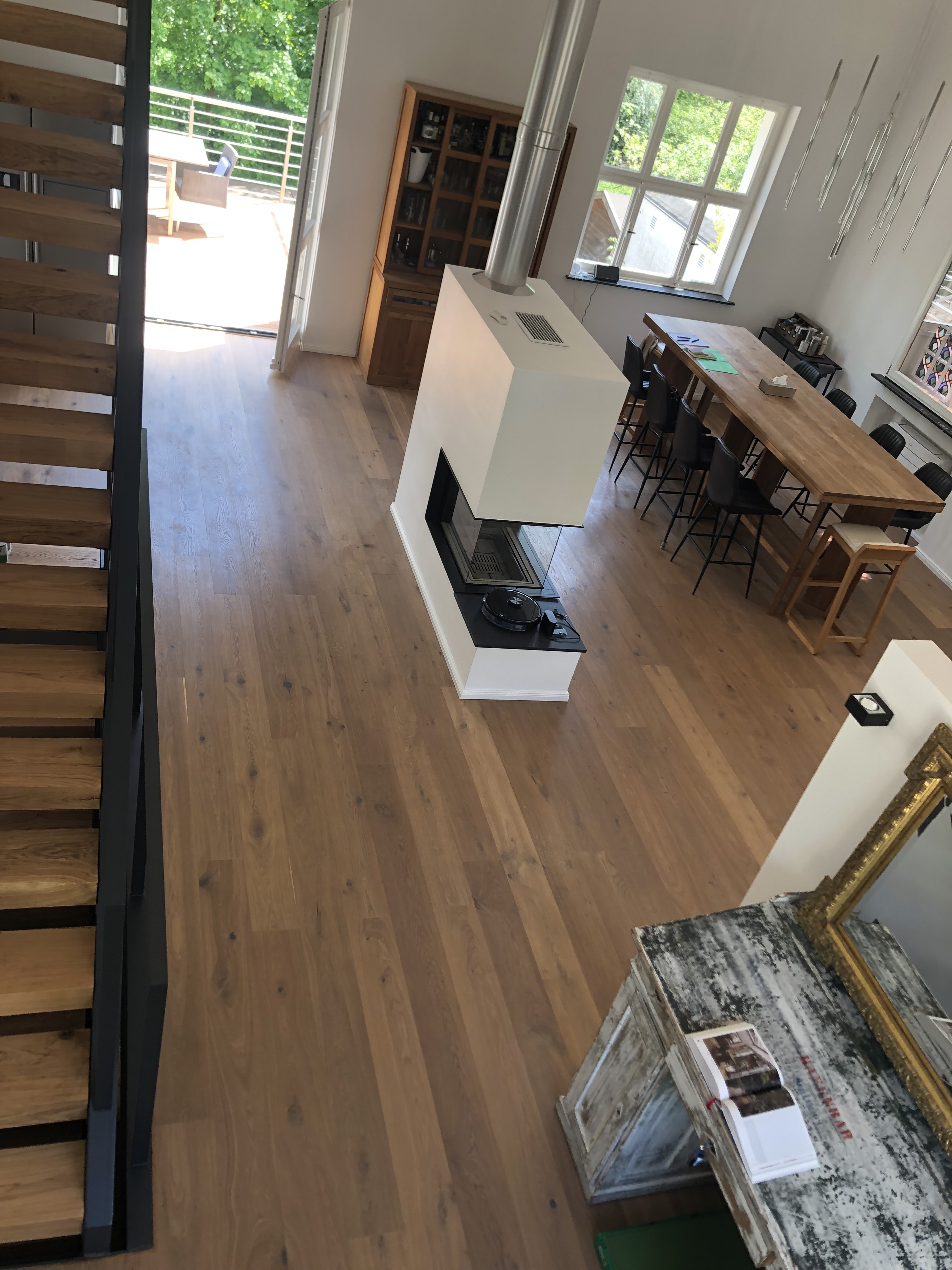 Blick von der Empore ins Wohnzimmer Blick von der Empore ins Wohnzimmer